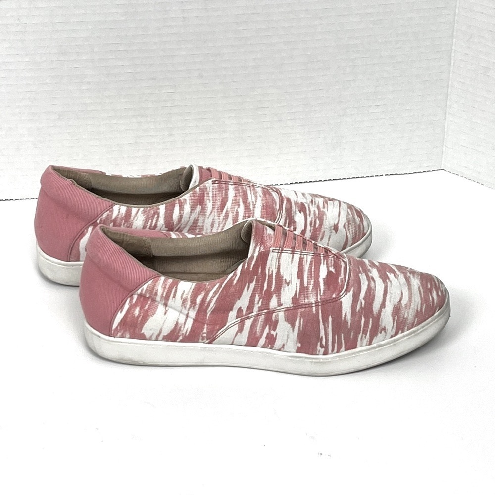 Life Stride Emily pink abstract slip on sneakers, US 8.5W.